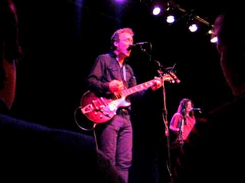 Low - I'm Nothing But Heart (live @ The Cedar Cultural Center 11/27/10)