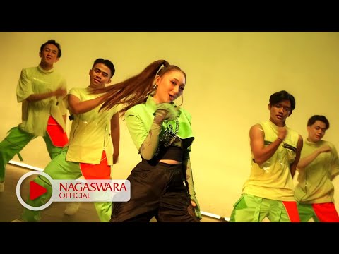 Sandrina - Slow Respon (Official Music Video NAGASWARA)