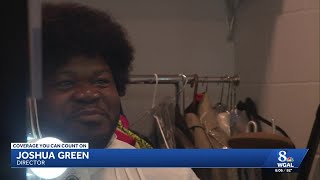Actor returns to stage after horrific crash