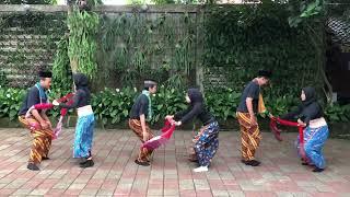 Download lagu Keariafan Lokal Tari Sirih Kuning - ( Kelompok 3 ) X-8 SMAN 97 JAKARTA mp3