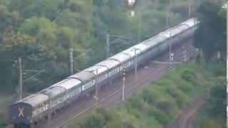 preview picture of video 'Grand Old WAM-4 struggles with 23 coach heavy load of Sanghamitra Express!!'