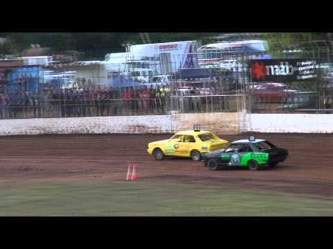 Junior Sedans - Heat 8 - Kingaroy Speedway - 30.09.12