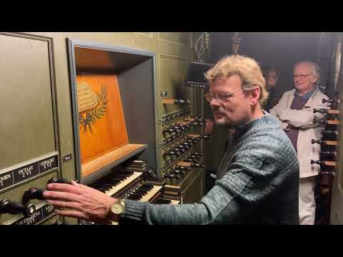 Sietze de Vries plays some jolly Praetorius on the Groningen Martinikerk organ