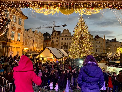Rí Ra - Rí Ra playing Catharsis on the Old Town Square in Prague
