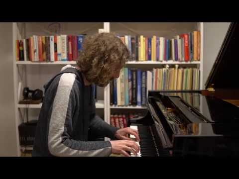 Distriktsmusiker alene i kjelleren