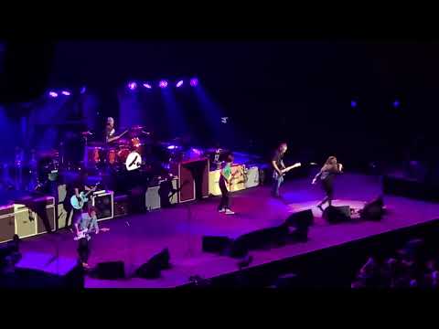Foo Fighters w/ Alanis Morissette & Chad Smith “You Oughta Know” Taylor Hawkins Tribute (09/27/2022)