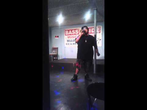 Fat Caesar (Lachy Osirus)live at miami pipeline (Samsung Galaxy Footage)