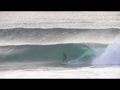 Konstante belaj ondoj ĉe Lennox Head