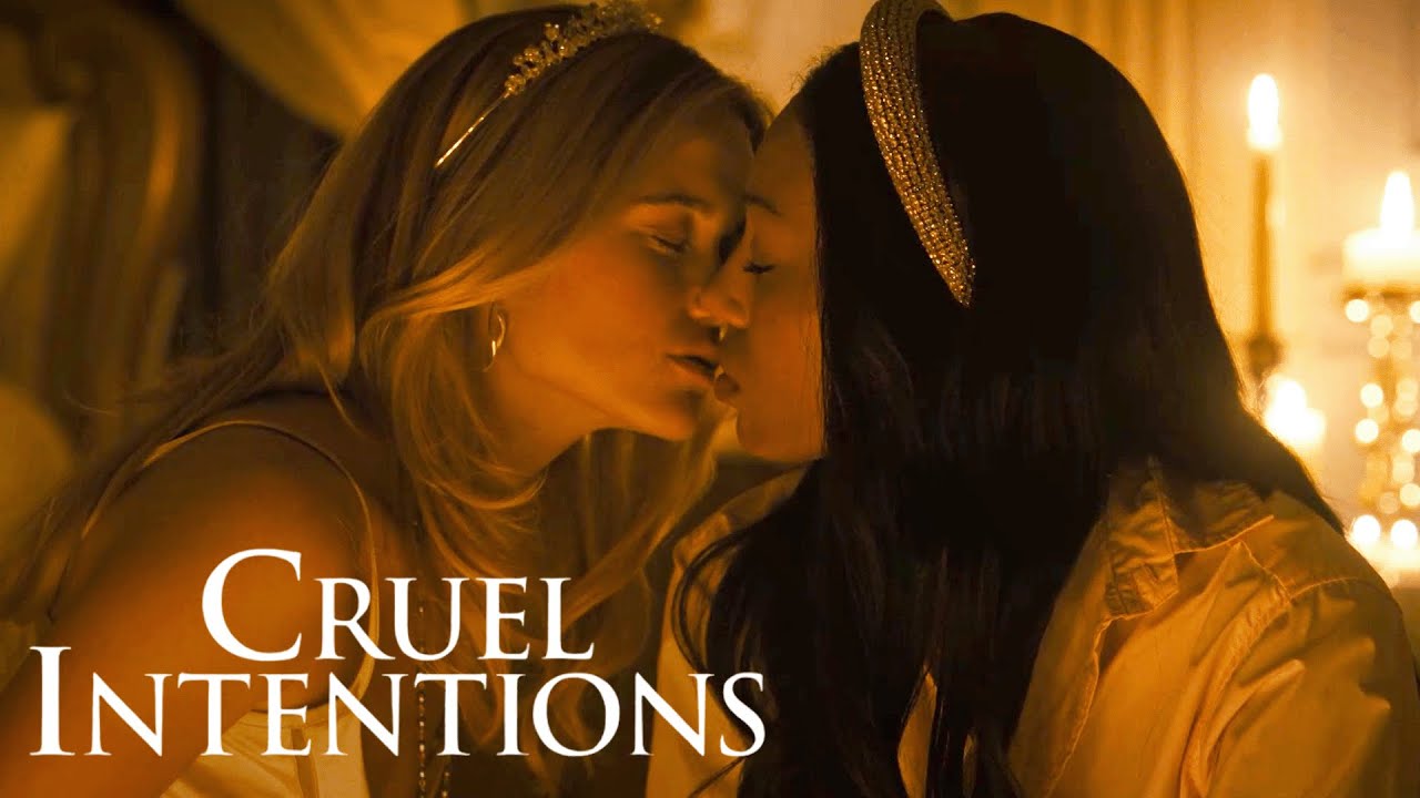Caroline Kisses Annie Passionately