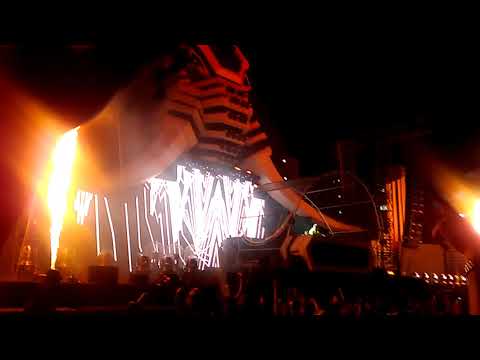 DJ snake opening Ezoo set