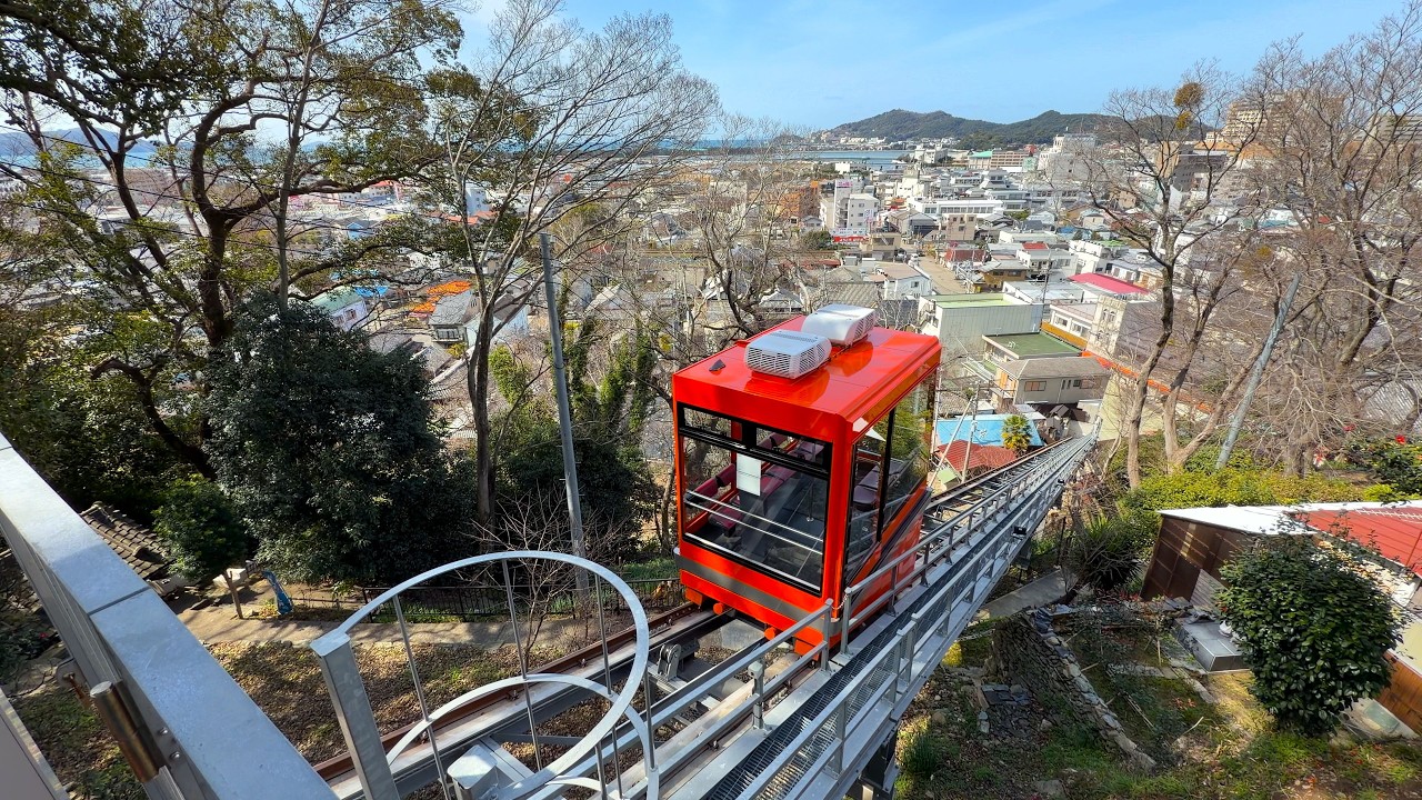 【絶景】乗客が自分で操作する不思議な乗り物！和歌山の古寺に出現【紀三井寺】