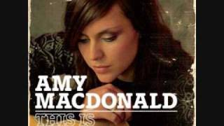Footballer&#39;s Wife - Amy MacDonald (w/lyrics)
