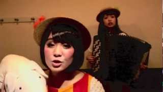 "Daydream Believer / The Monkees" Japanese Girls Unit "Charan Po Rantan" Sings①