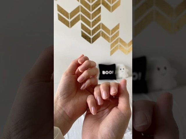 Vídeo relacionado con Manucurist Active Plump Esmalte y Cuidado de uñas - Colágeno - Hidratante de uñas con Brillo Ultra Brillante Baby Rose Efecto de Relleno Instantáneo - Voluminizador de uñas - Vegano a Base de Plantas