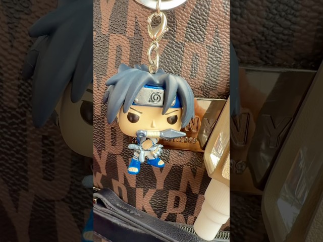 Vídeo relacionado con Funko Pop! Keychain: Aggretsuko - with Guitar - Minifigura de Vinilo Coleccionable Llavero Original - Relleno de Calcetines - Idea de Regalo - Mercancia Oficial - Anime Fans - Minifigura