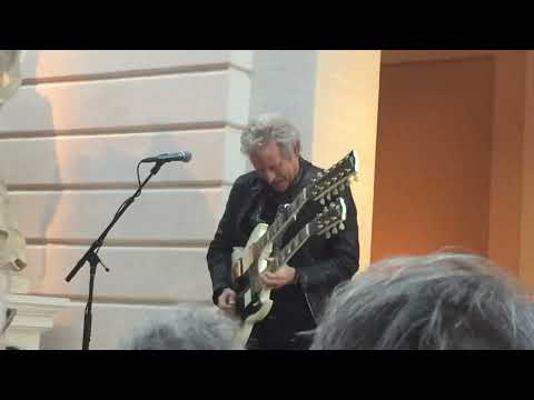 Jimmy Page Watches Don Felder Perform ‘Hotel California’