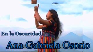 En La Oscuridad:  Solista Ana Gabriela Osorio.