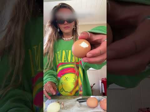 This Girl Discovered a Hack for Eggs 🥚