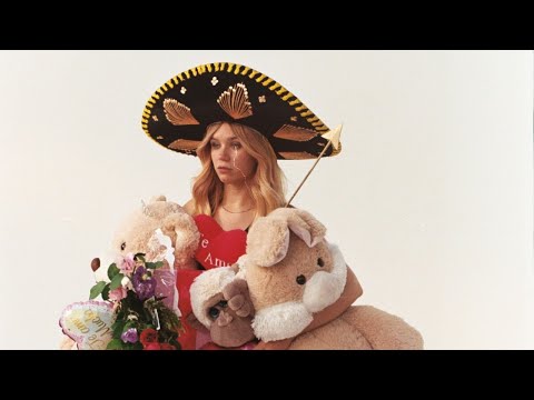 Connie Isla - Distinguido (Video Oficial)