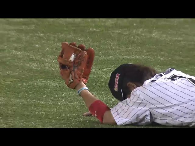 【3回表】キャプテンは球際での執念が違う!? マリーンズ・鈴木がナイスキャッチ!!  2016/5/18 M-L