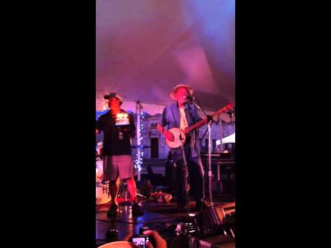Pete Seeger sings Happy Birthday to Ramblin' Jack Elliott @ the Newport Folk Festival Backstage BBQ