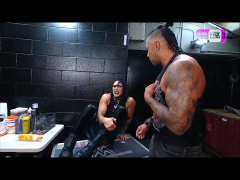 Rhea Ripley es atendida en Backstage tras ataque de Liv Morgan - WWE Raw 02/09/2024 (En Español)