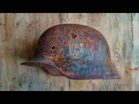 Cleaning the rusty German M35 DD relic helmet