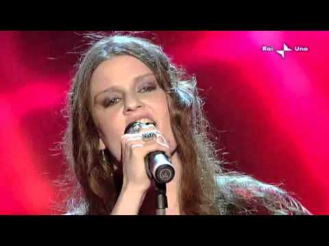 Irene Fornaciari e i Nomadi   Il mondo piange   Sanremo 2010