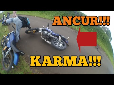 karma!!! Auto baku h4ntam ~ Motovlog crash parah || motovlog cikidang