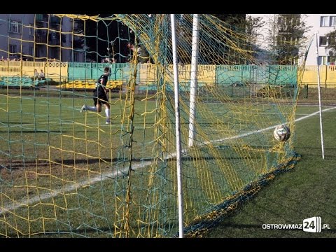 Bramka Rafała Wielądka w meczu KS Ostrovia Ostrów Maz. - Huragan Wołomin 0:2 (0:2)