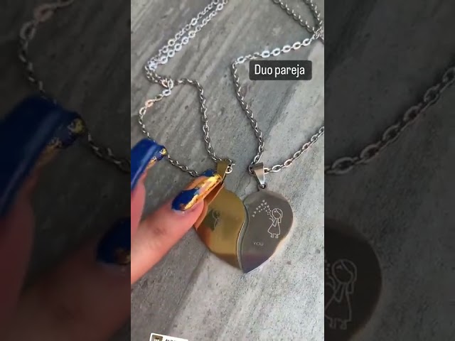 Vídeo relacionado con AEIXYA 3 piezas Collar Kpop para mujer en plata, pendientes con dedos en forma de corazón, en acero inoxidable, merchandising Kpop, regalo de cumpleaños (plata)