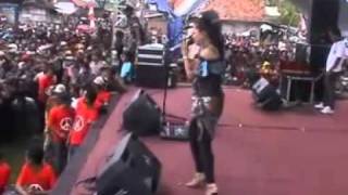 Download lagu Lilin Herlina Racun Asmara Monata2011. mp3