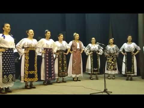 "Fetele de la Coştei" - dirijor: David Butan