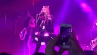 Hello Kitty + Girlfriend Avril Lavigne 9 de Mayo del 2014, Santiago Chile.