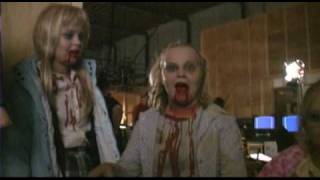 Dans les coulisses, le cast en zombies - VO