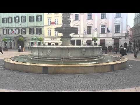 Spustenie Rolandovej fontány na Hlavnom námestí