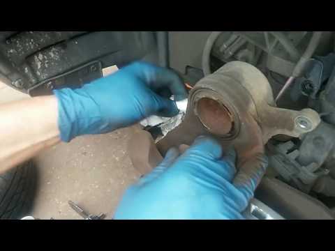 Toyota Highlander Front Brakes Replacement - 2004 - 2007