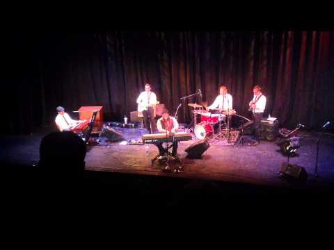 Ryan Innes "Long Fall From You" Live Performance @ Scera