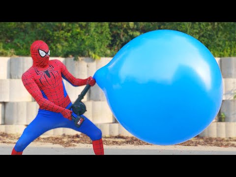 Spider Man Popping Giant Balloons Challenge!