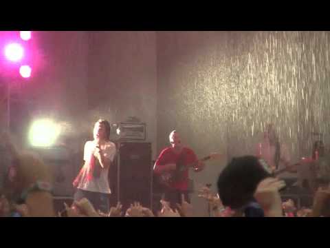 Cage the Elephant- "Ain't No Rest for the Wicked" Live in the Pouring Rain 8-7-2011
