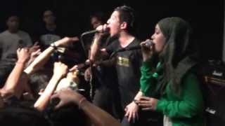 Massacre Conspiracy feat. Yasmin [Maddthelin] - All Hope Remains Dead (Live at Lost Holocaust Tour)