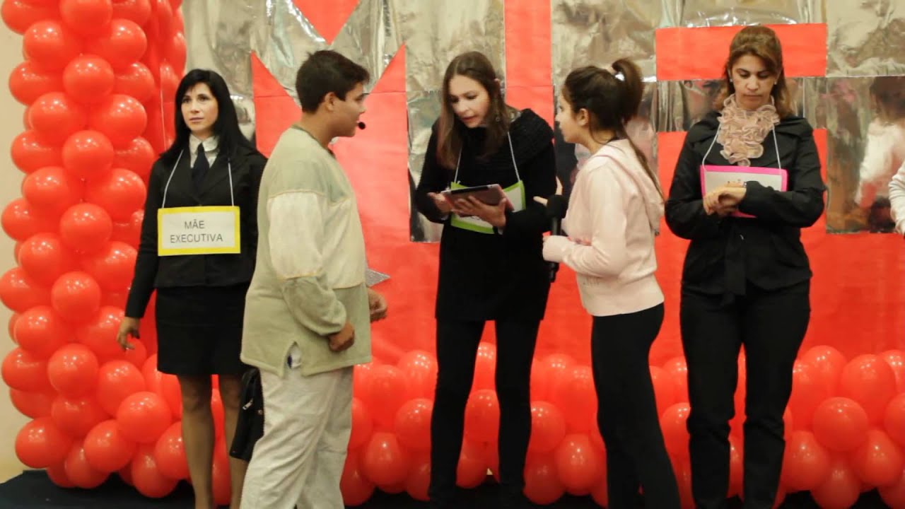 Teatro em homenagem às mães.