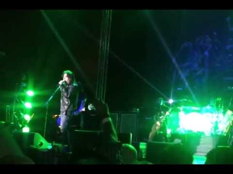 Surprise guest Alice Cooper in Dubai at Slash feat. Myles Kennedy and The Conspirators concert