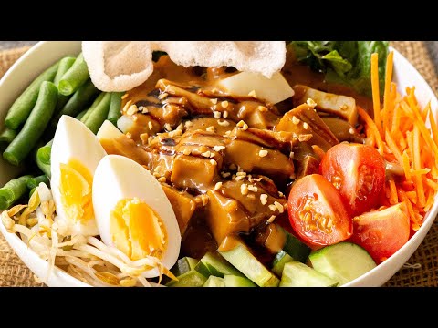 Gado Gado – Indonesian Salad with EASY Peanut Sauce
