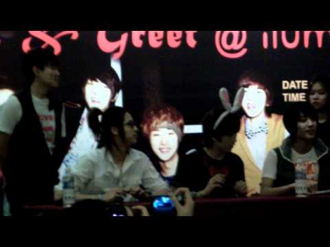 110808 B1A4 FANSIGN in SG.(start of fansign)