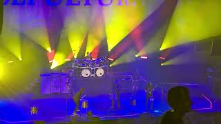 Dave Grohl na scenie z Sepulturą przy 'Kaiowas'