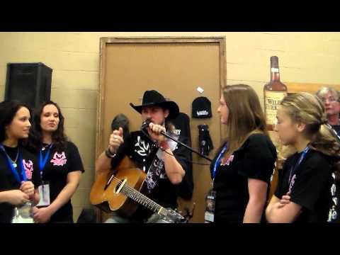 C.J. GARTON SINGS SOUTHERN GIRLS GOT GAME WITH THE GIRLS @NWTF 2013