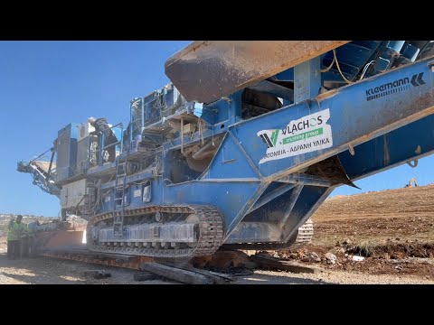 Loading And Transporting The Kleemann Impact Crusher - Fasoulas Heavy Transports
