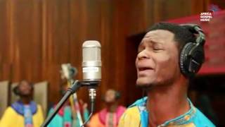 Joe Praize feat Soweto Gospel Choir - Mighty God A