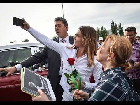 Romania's warm welcome for Halep after Wimbledon win